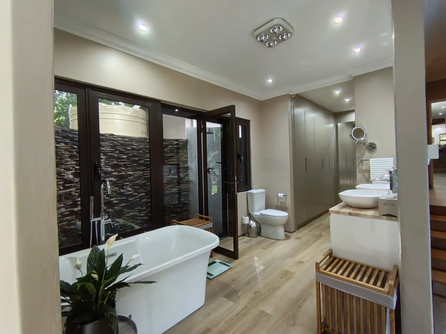 6 Bedroom Property for Sale in Cashan North West